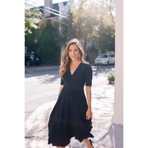 Gal Meets Glam Edith City Crepe Dress
